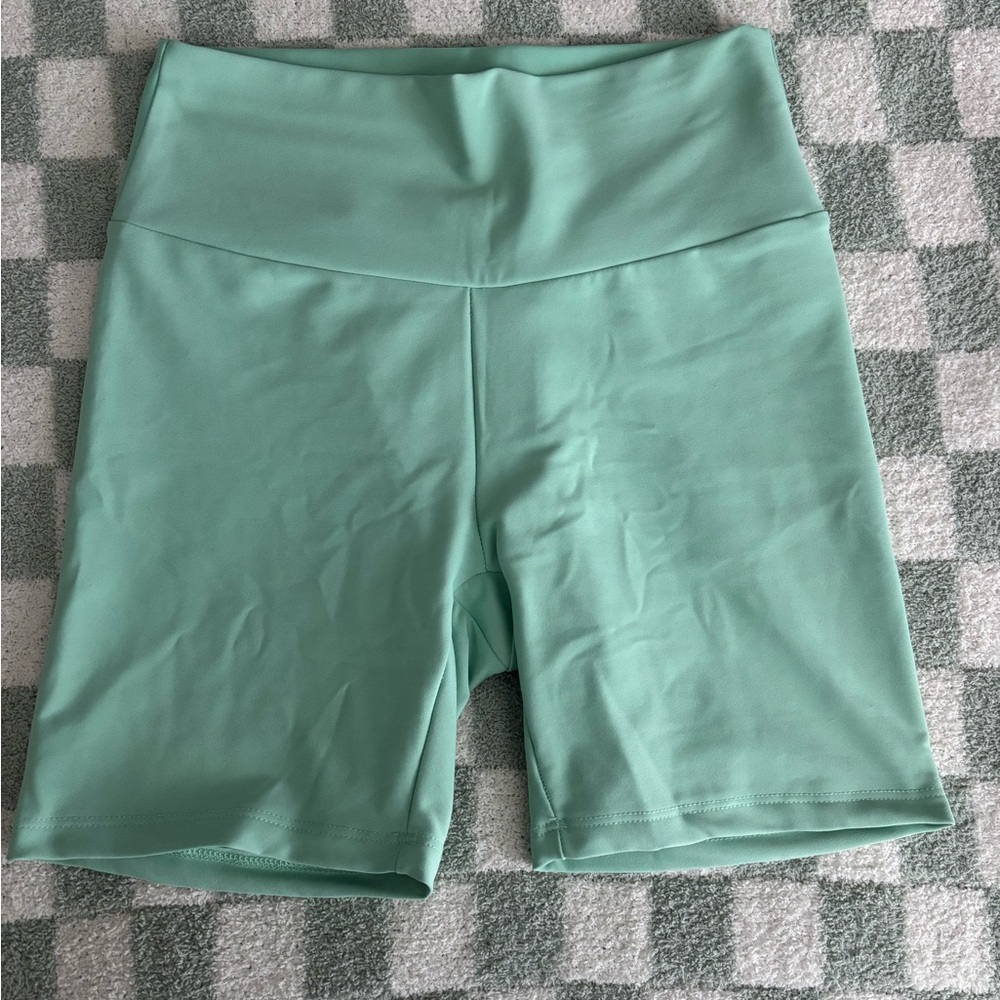 Women's skatie bikers